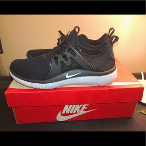 Nike Acalme Sneakers